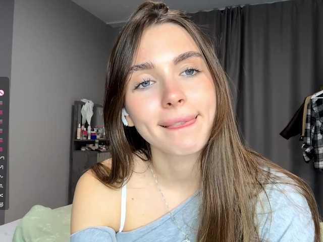 NydiaFuelling live cam on BongaCams
