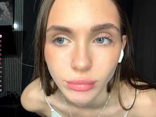 NydiaFuelling's BongaCams show and profile