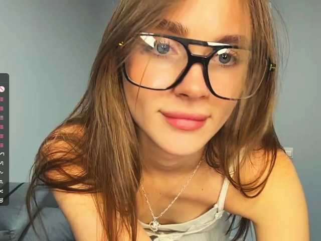 NydiaFuelling live cam on BongaCams