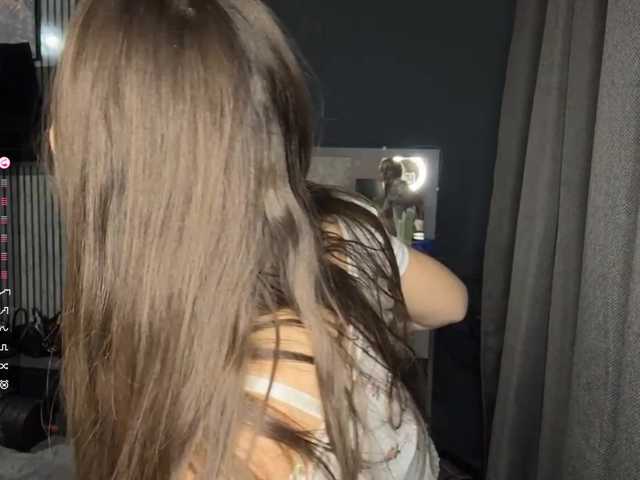 NydiaFuelling's BongaCams show and profile