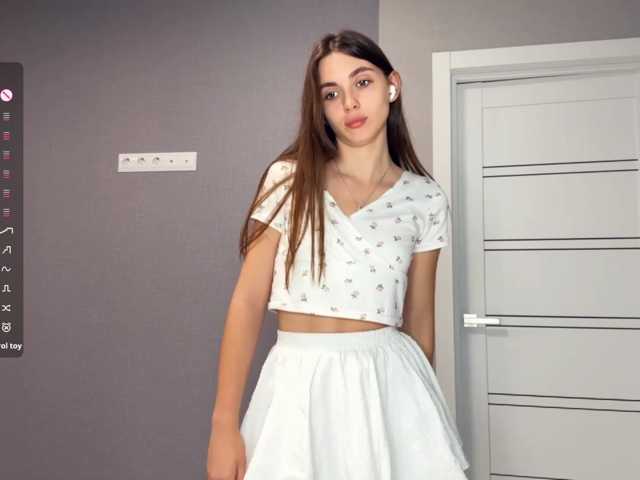 NydiaFuelling live cam preview