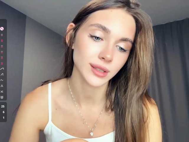 NydiaFuelling live cam on BongaCams