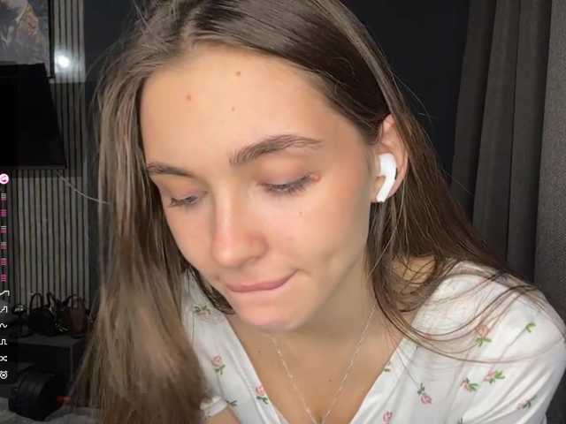 NydiaFuelling's BongaCams show and profile