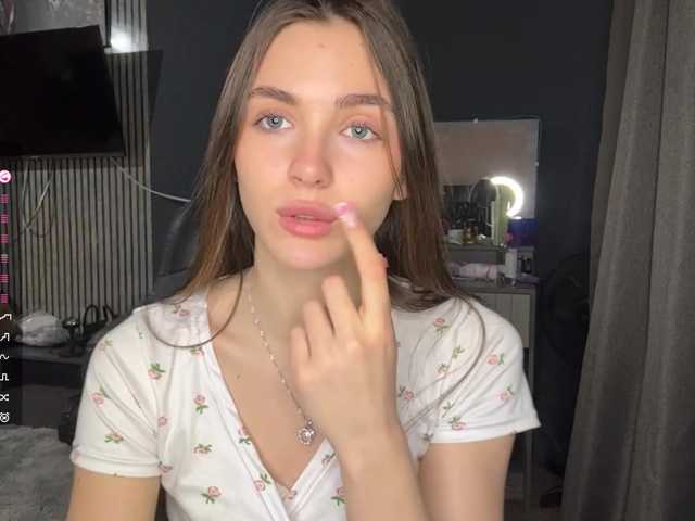 NydiaFuelling's BongaCams show and profile