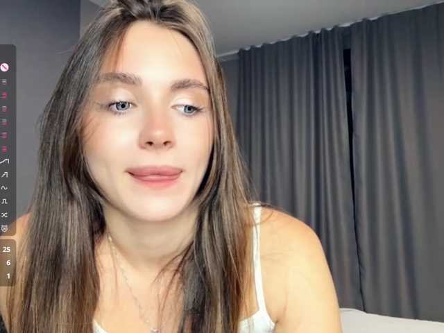 NydiaFuelling live cam on BongaCams