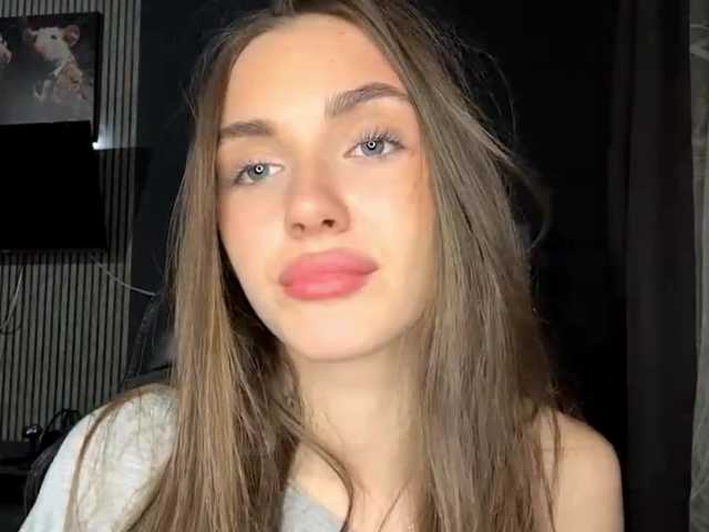 NydiaFuelling's BongaCams show and profile