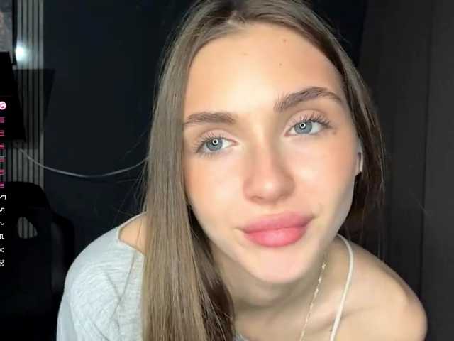 NydiaFuelling's BongaCams show and profile