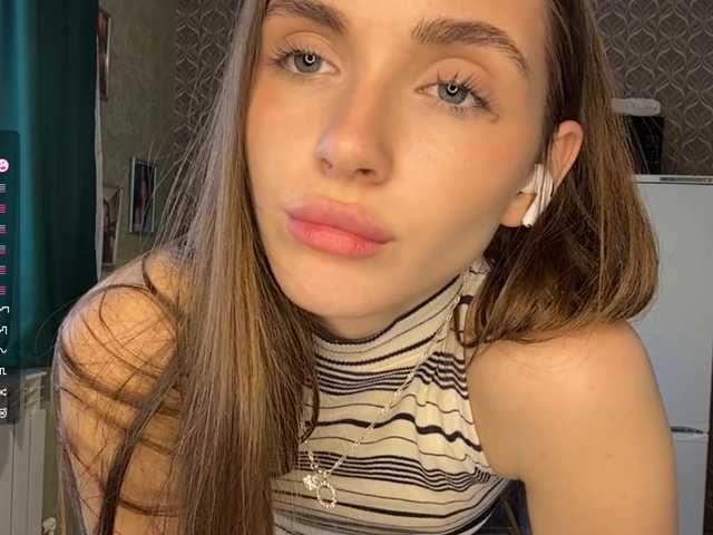 NydiaFuelling's BongaCams show and profile