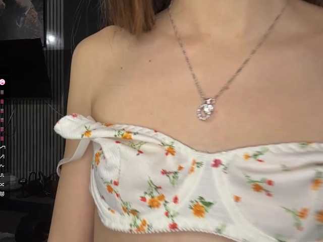 NydiaFuelling's BongaCams show and profile