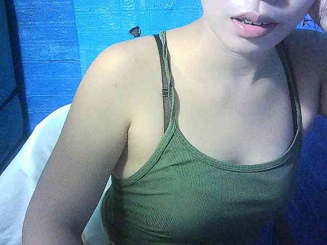 Velvetkiss24 webcam