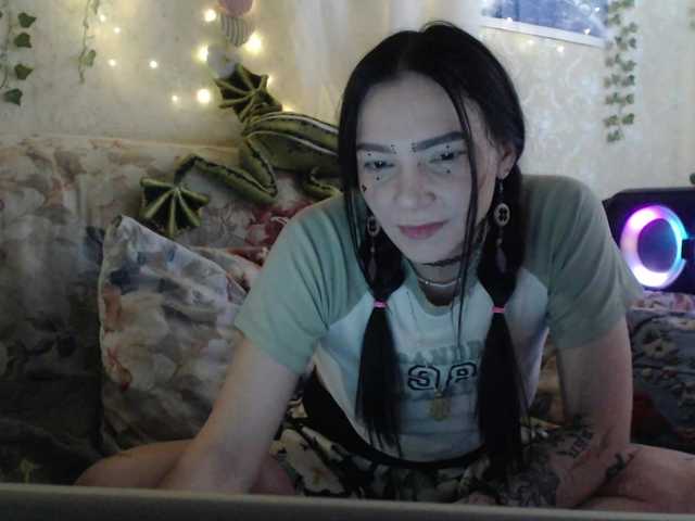 Yuki57's BongaCams show and profile