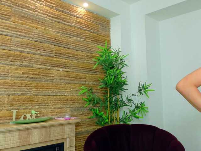 MiaaAngell live cam on BongaCams