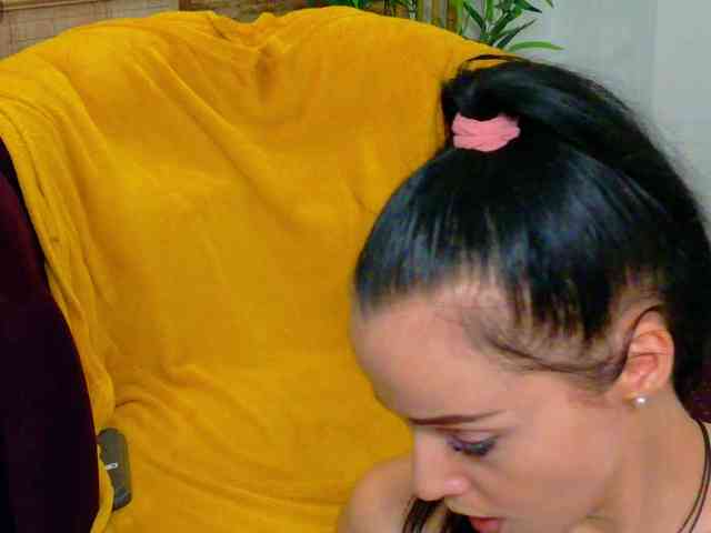 MiaaAngell webcam