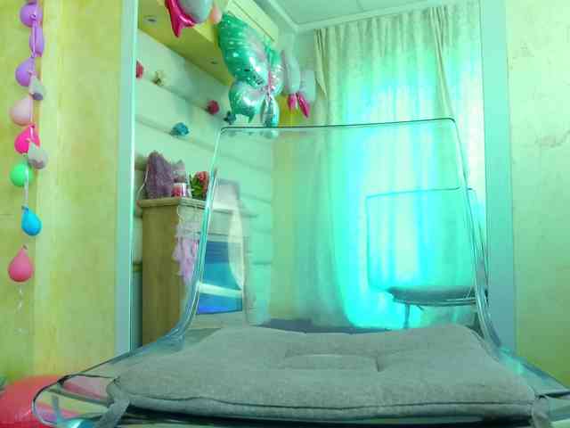 MiaaAngell webcam