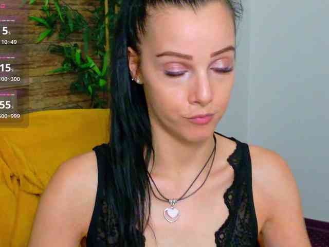 MiaaAngell webcam