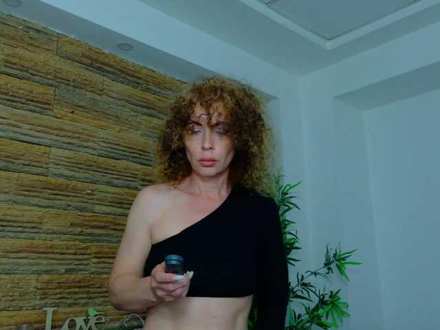 DiamondMilff live cam on BongaCams