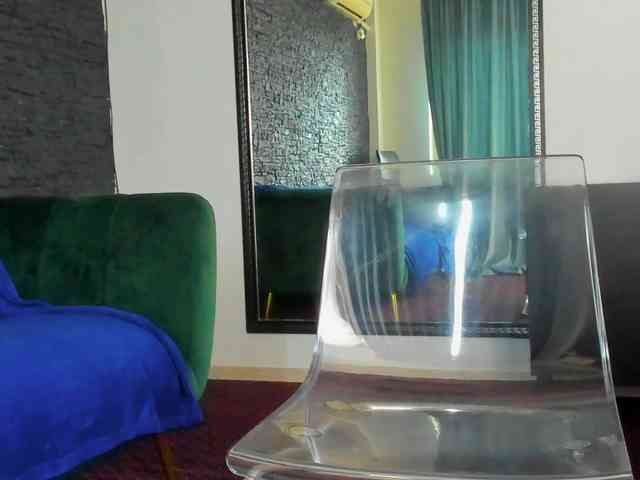 DiamondMilff webcam