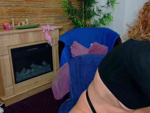 DiamondMilff webcam