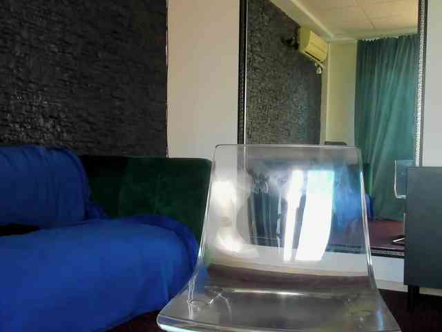 DiamondMilff webcam