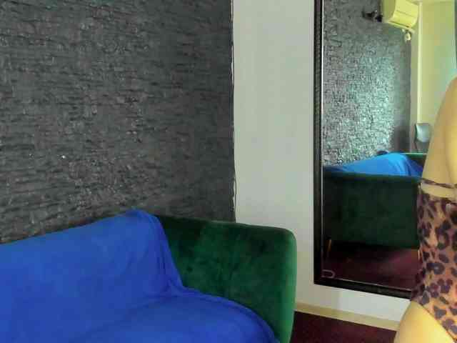 DiamondMilff webcam