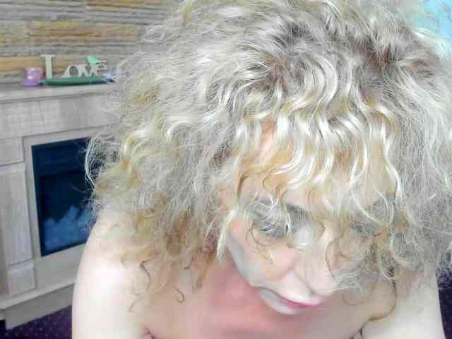 DiamondMilff webcam