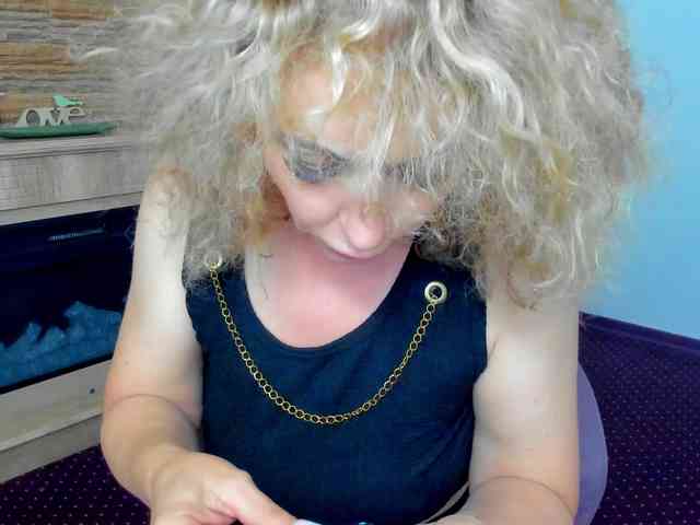DiamondMilff webcam