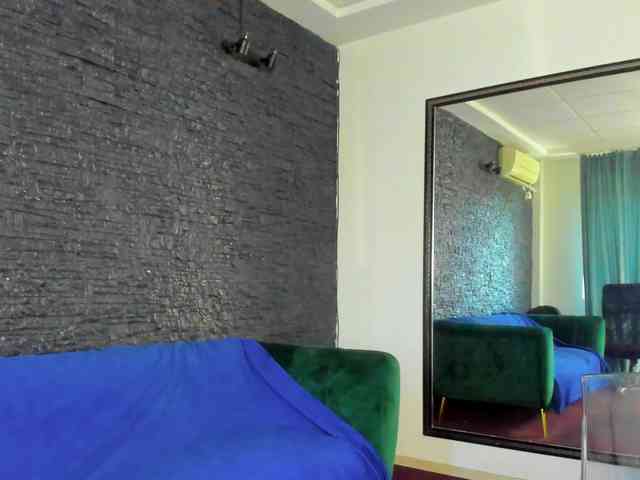 DiamondMilff webcam