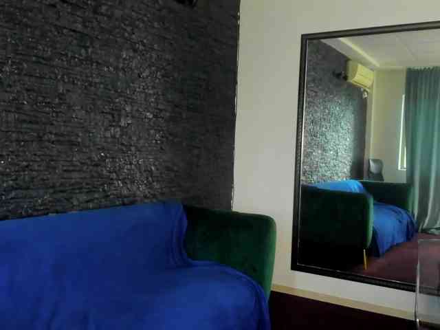 DiamondMilff webcam