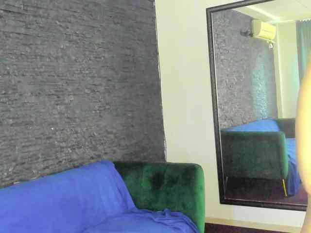 DiamondMilff webcam