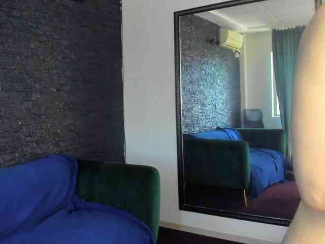 DiamondMilff webcam