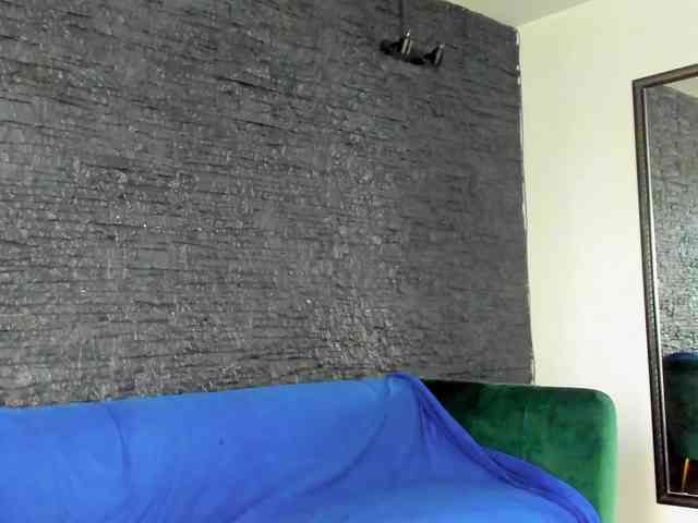 DiamondMilff webcam