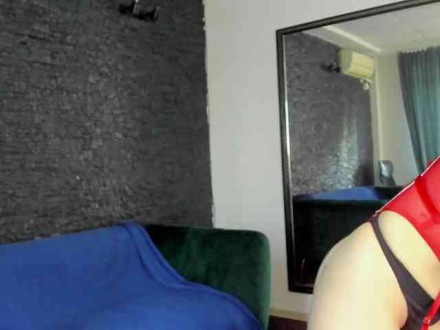 DiamondMilff webcam