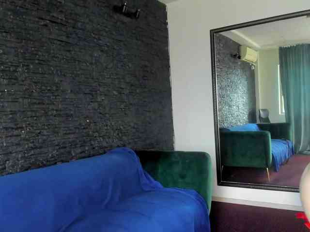 DiamondMilff webcam