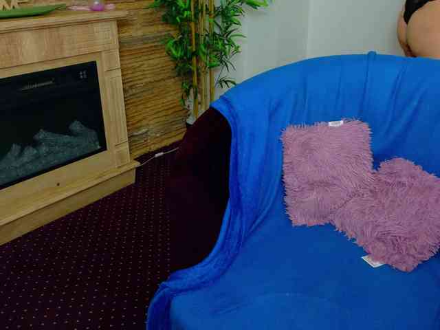 DiamondMilff webcam