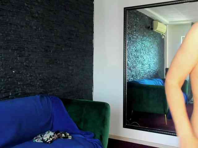 DiamondMilff webcam