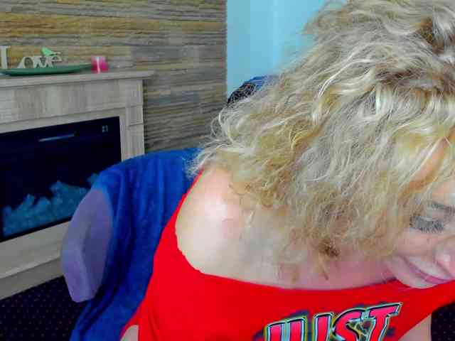 DiamondMilff webcam