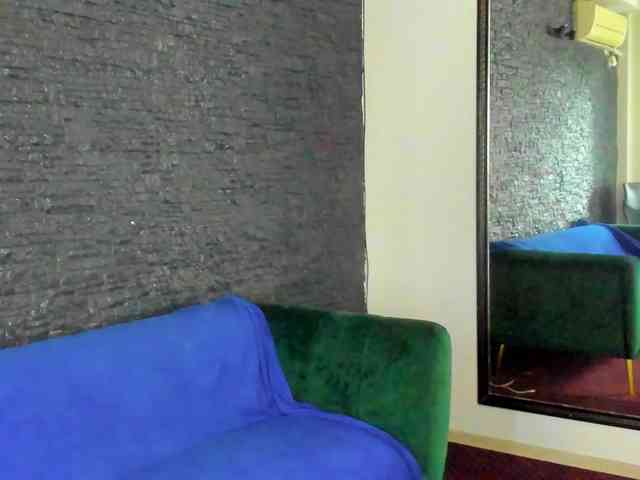 DiamondMilff webcam