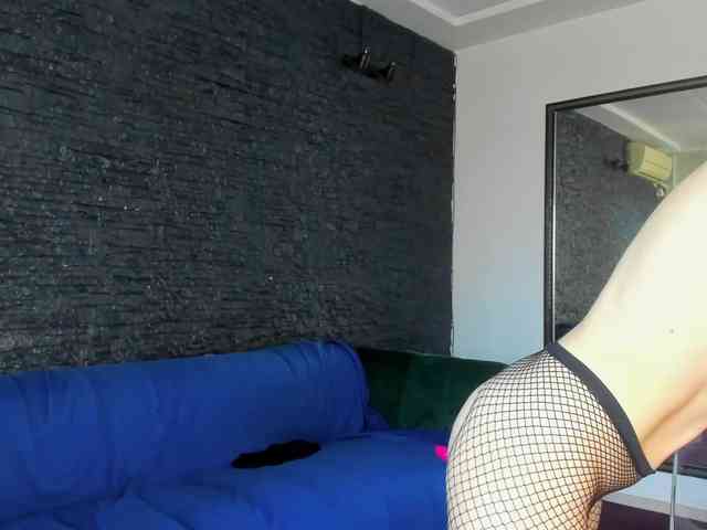 DiamondMilff webcam