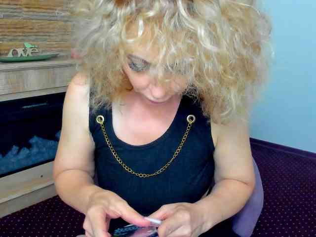DiamondMilff webcam