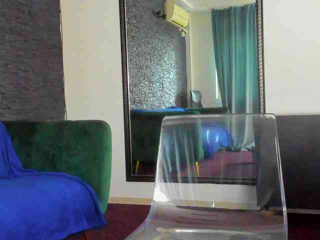 DiamondMilff webcam
