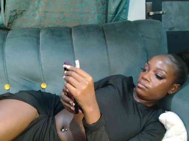 EbonyDivaa webcam
