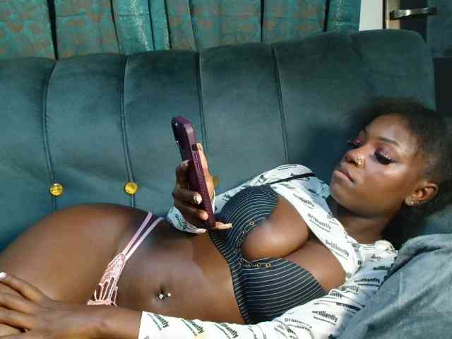 EbonyDivaa webcam