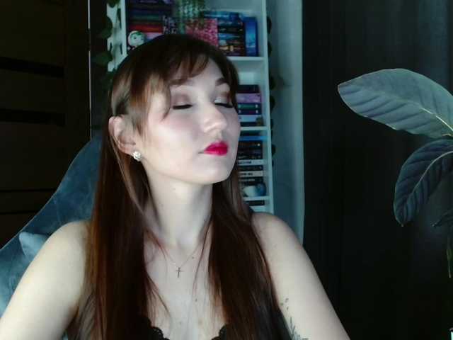 MiraLi Live Cam on BongaCams
