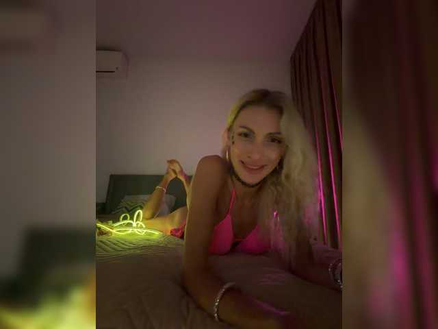 KarinaSimka live cam on BongaCams