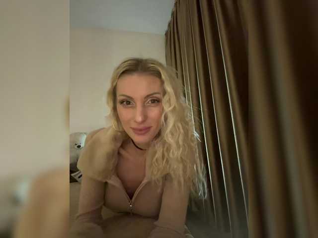 KarinaSimka's BongaCams show and profile