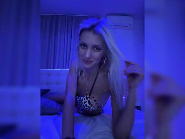 KarinaSimka live cam on BongaCams