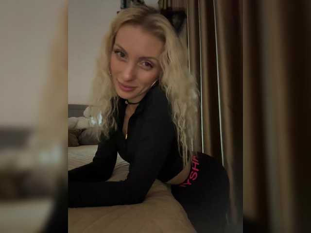 KarinaSimka's BongaCams show and profile