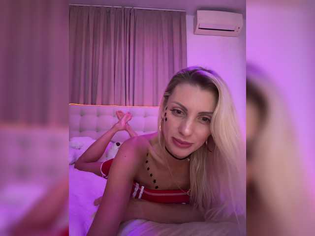 KarinaSimka live cam on BongaCams