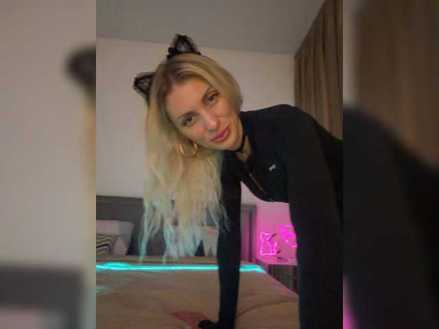 KarinaSimka live cam on BongaCams