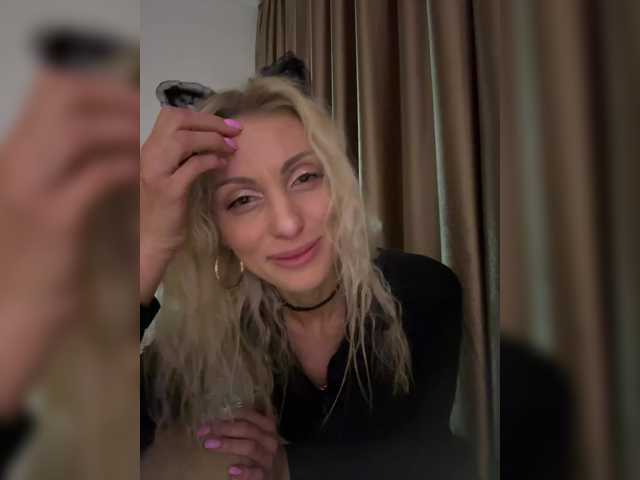 KarinaSimka's BongaCams show and profile